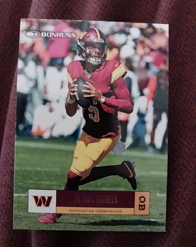 2025 Panini Donruss Retro 2005 #R05-JYD Jayden Daniels — front
