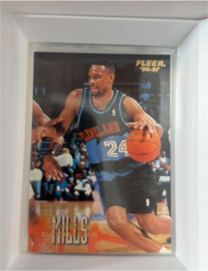 1996-97 Fleer #18 Chris Mills — front
