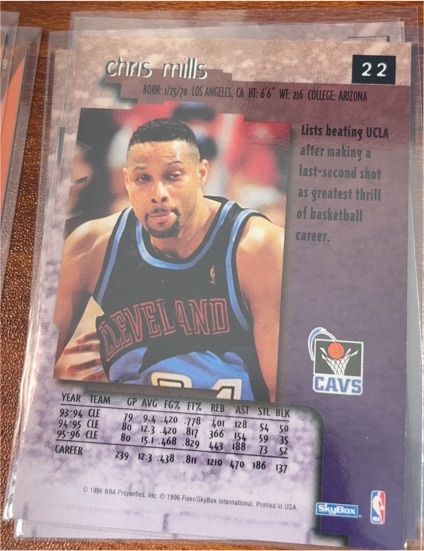1993 SkyBox #22 Chris Mills — front
