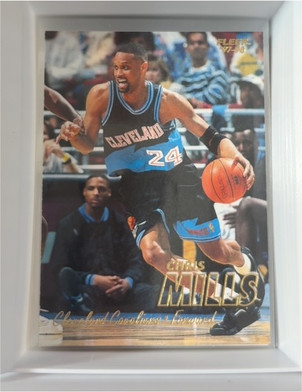 1997-98 Fleer #14 Chris Mills — front