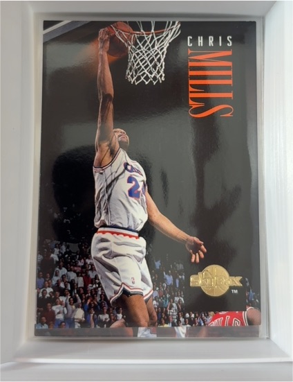 1994-95 SkyBox Premium #31 Chris Mills — front