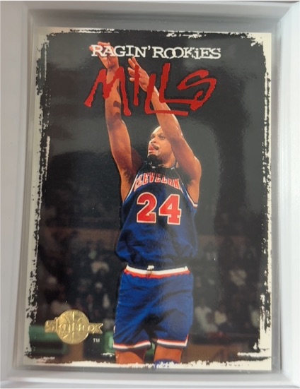 1994-95 SkyBox Premium Ragin' Rookies #RR4 Chris Mills — front