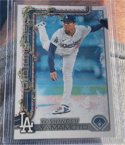 2025 Topps Holiday #H159 Yoshinobu Yamamoto — front