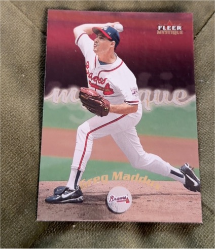 2000 Fleer Mystique #24 Greg Maddux — front