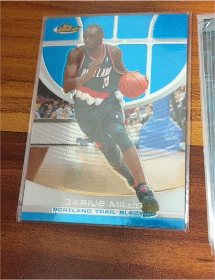 2005-06 Topps Finest #48 Darius Miles — front