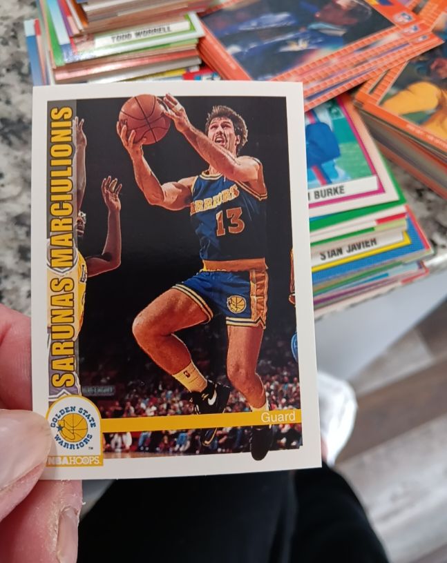 1992-93 Hoops #77 Sarunas Marciulionis — front