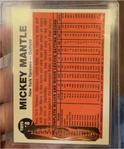 1961 Topps #18 Mickey Mantle — front