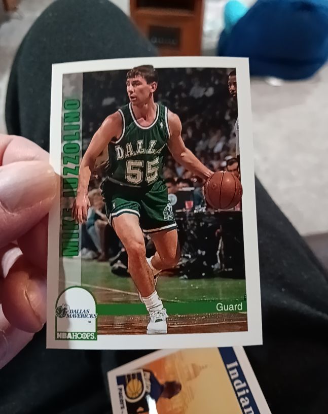1992 NBA Hoops #48 Mike Iuzzolino — front