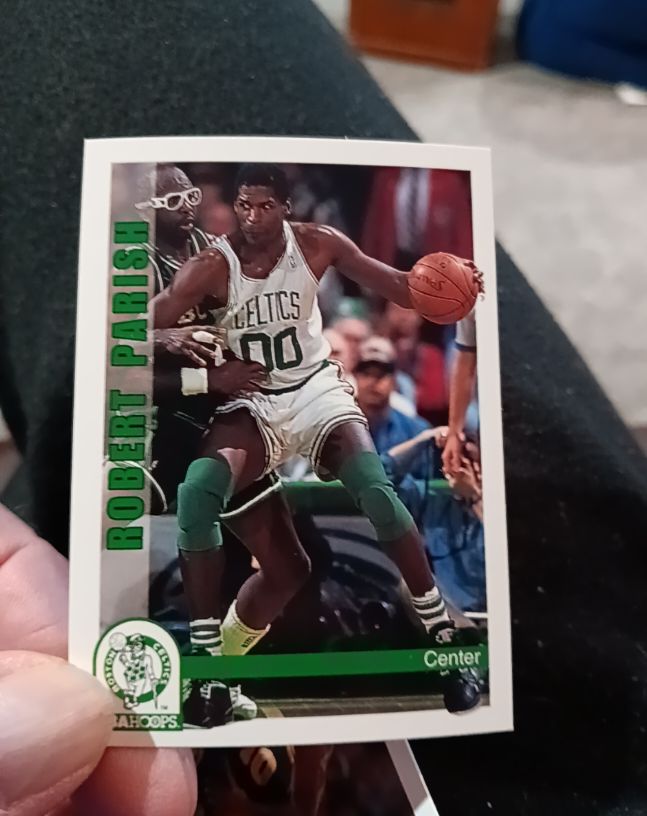1992-93 NBA Hoops #17 Robert Parish — front