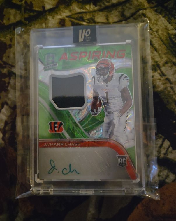 2021 Panini Spectra #APA-JC Ja'Marr Chase Aspiring Rookie Patch Auto — front