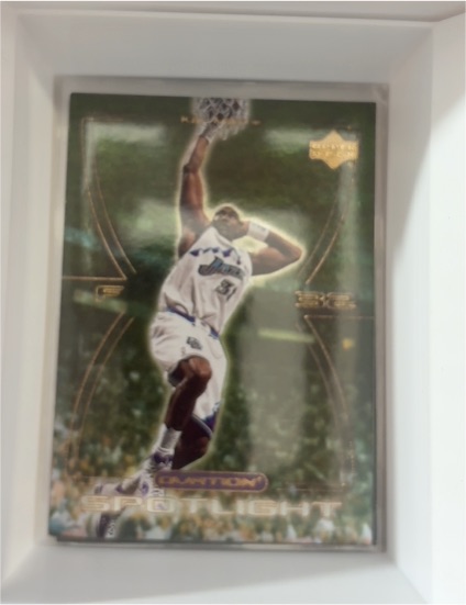 2000-01 Upper Deck Ovation #OS9 Karl Malone Spotlight — front
