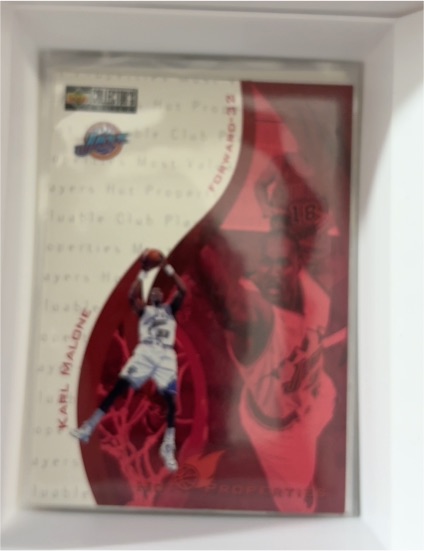 1997-98 Upper Deck Collector's Choice #382 Karl Malone Hot Properties — front