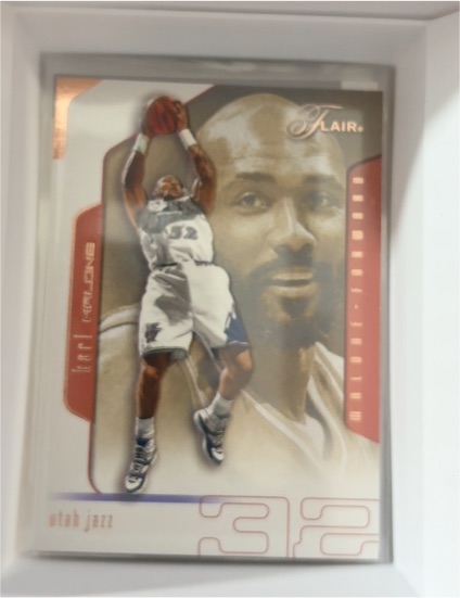 2001-02 Fleer Flair #32 Karl Malone — front