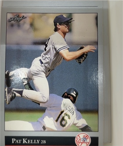 1992 Leaf #104 Pat Kelly — front