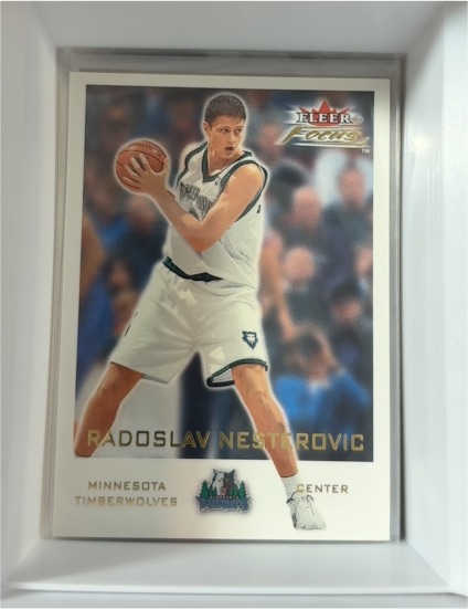 2000-01 Fleer Focus #78 Radoslav Nesterovic — front