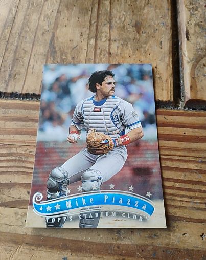 1997 Topps Stadium Club #31 Mike Piazza — front