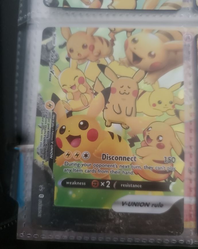 2021 Pokémon SWSH141 Pikachu V-Union — front