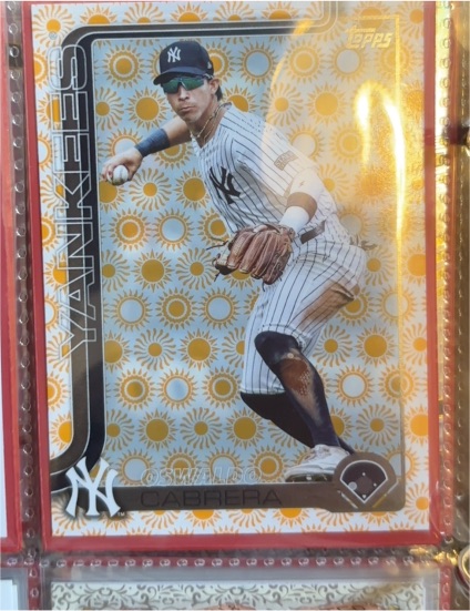 2025 Topps Series 2 #528 Oswaldo Cabrera Holiday Sun Foil — front