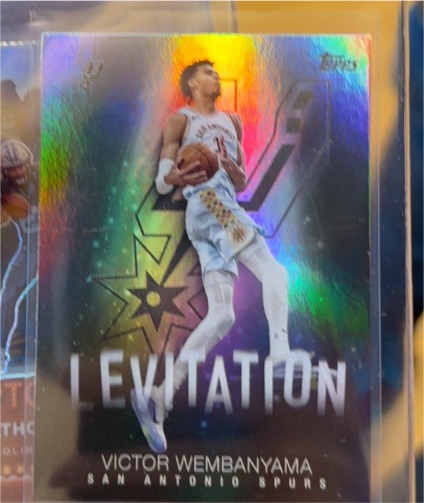 2025 Topps Levitation #L-10 Victor Wembanyama — front