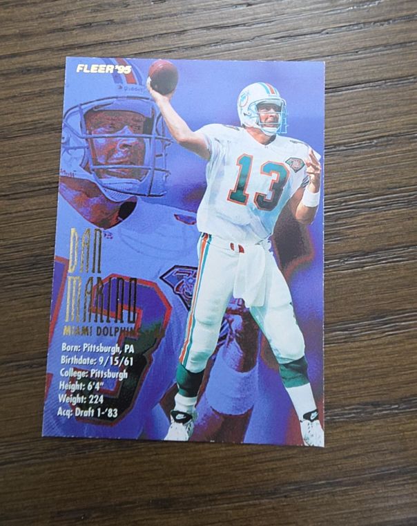 1995 Fleer #222 Dan Marino Miami Dolphins — front