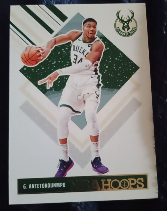 2024-25 Panini NBA Hoops Tribute #285 Giannis Antetokounmpo — front