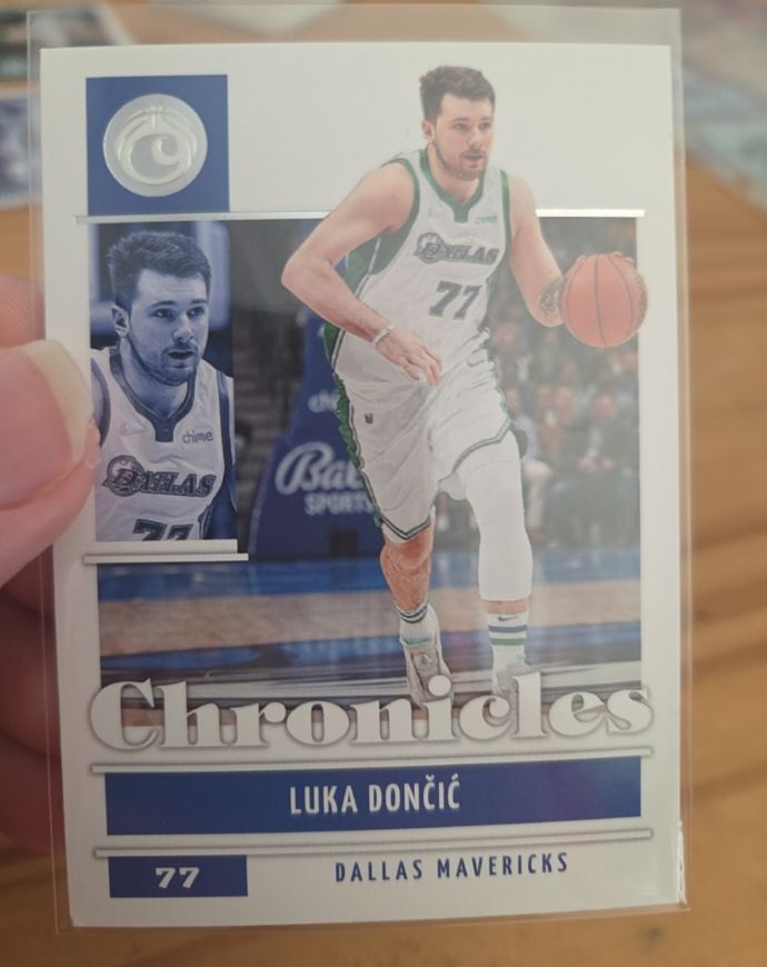 2021-22 Panini Chronicles #2 Luka Dončić — front