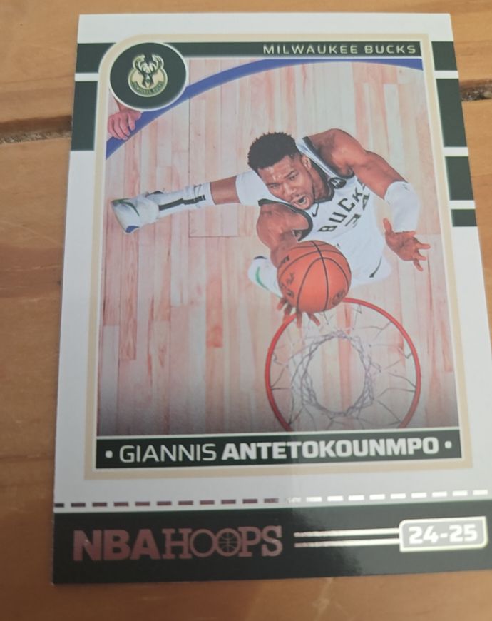 2024-25 Panini NBA Hoops #166 Giannis Antetokounmpo — front
