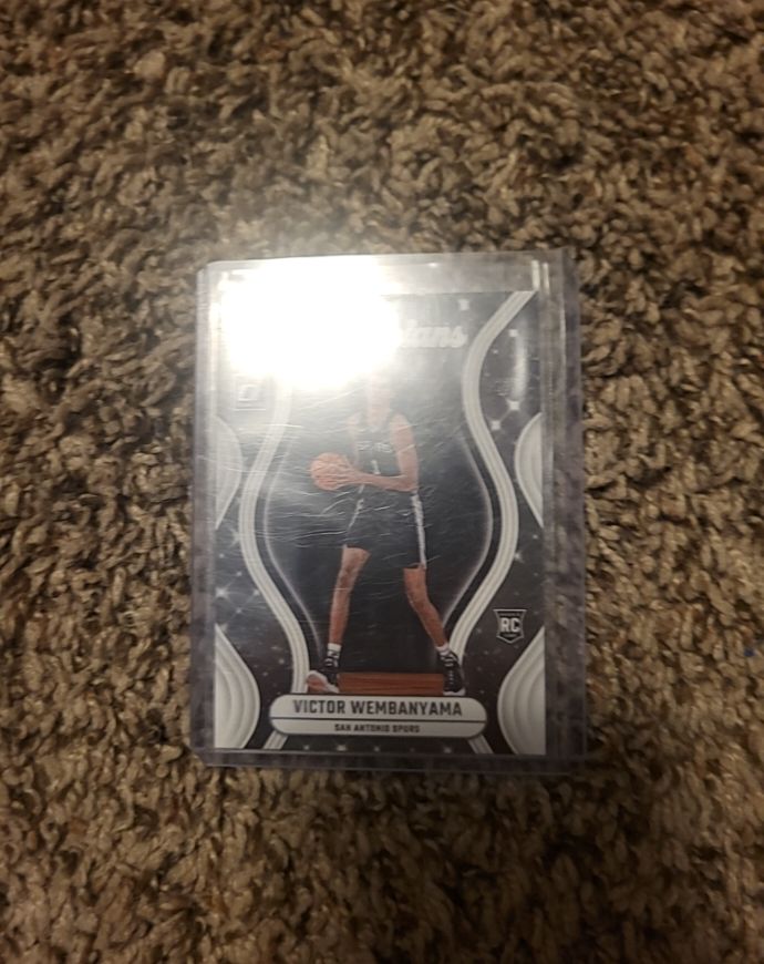 2023-24 Panini Donruss #1 Victor Wembanyama Magicians — front