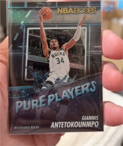 2023-24 Panini NBA Hoops #3 Giannis Antetokounmpo — front