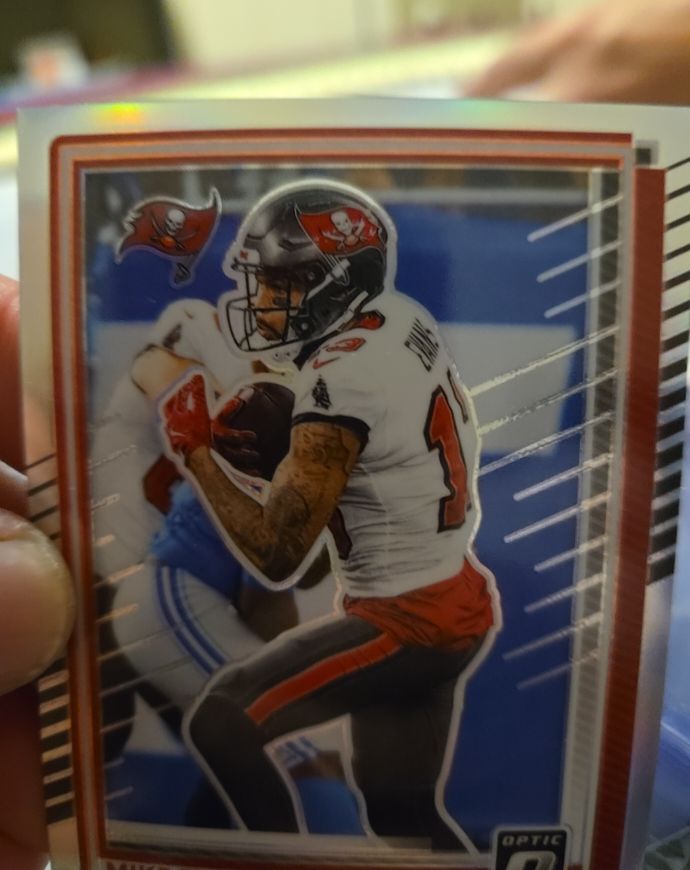 2025 Panini Donruss Optic #11 Mike Evans — front