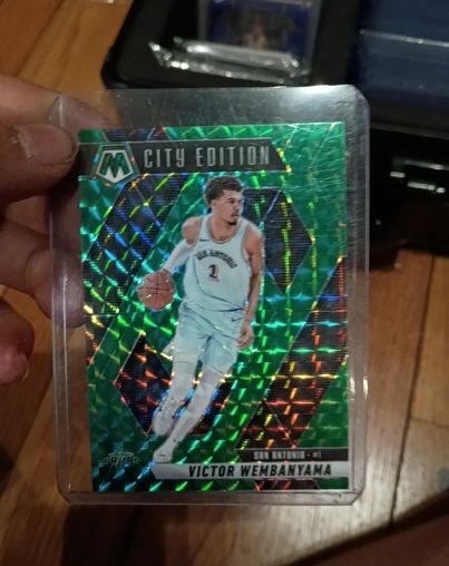 2024-25 Panini Mosaic #288 Victor Wembanyama City Edition Green Mosaic Prizm — front