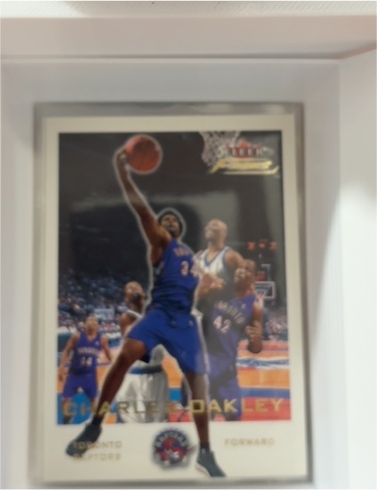 2000 Fleer Focus Charles Oakley — front