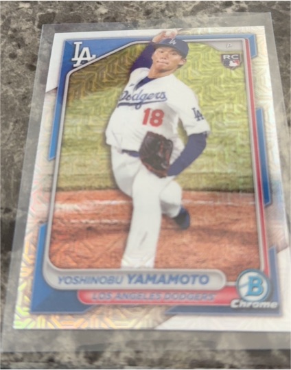 2024 Bowman Chrome #36 Yoshinobu Yamamoto Mojo Refractor Rookie — front