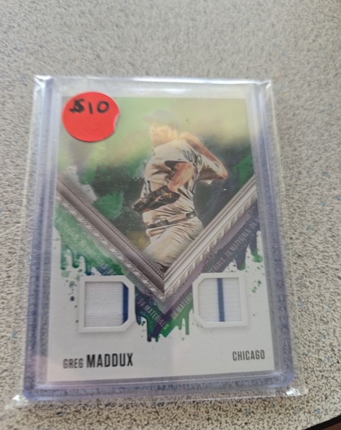 2021 Panini Diamond Kings DK Materials #DKM-GM Greg Maddux — front