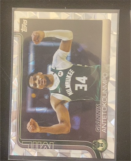 2025-26 Topps #54 Giannis Antetokounmpo — front