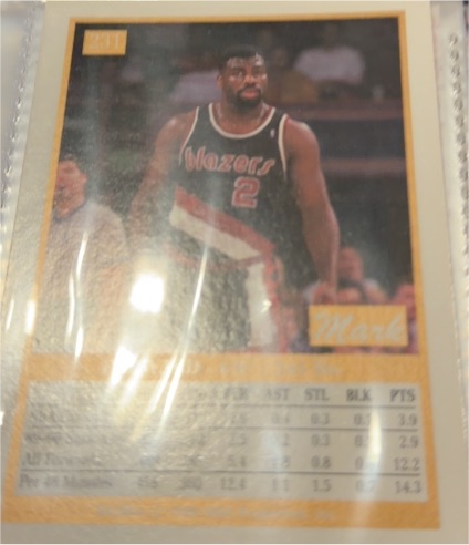 1992-93 Topps Gold #235 Mark Bryant — front