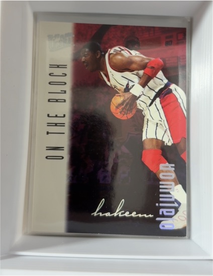 1996-97 Fleer Ultra #134 Hakeem Olajuwon On the Block — front