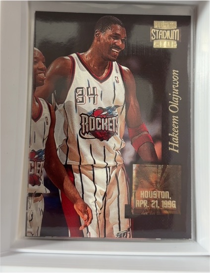1996-97 Topps Stadium Club Golden Moments #GM5 Hakeem Olajuwon — front