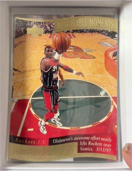 1997-98 Upper Deck Collector's Choice Memorable Moments #8 Hakeem Olajuwon — front