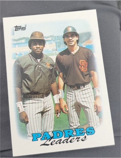 1988 Topps #699 Padres Leaders Tony Gwynn/Benny Santiago — front