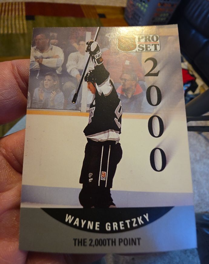 1990 Pro Set #703 Wayne Gretzky The 2000th Point — front