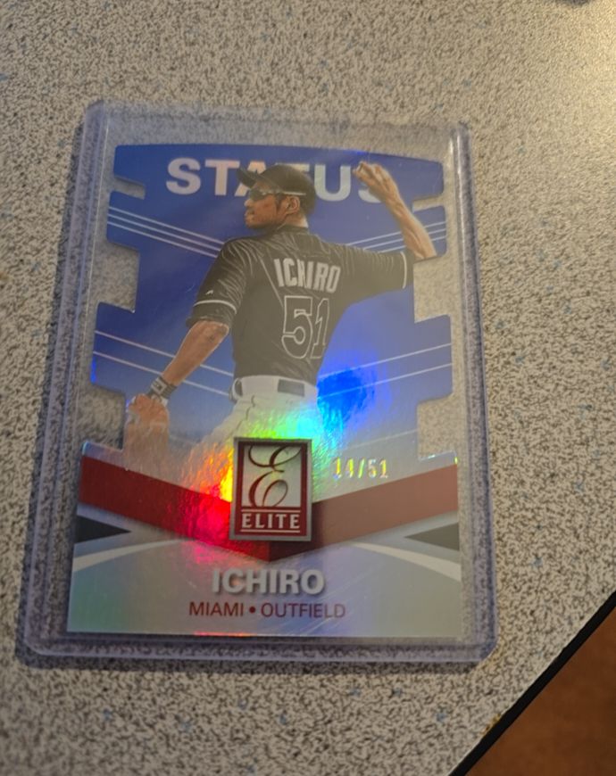 2015 Panini Elite Status Die Cut #Ichiro Suzuki — front