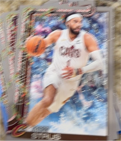 2025-26 Topps Holiday #H67 Max Strus — front