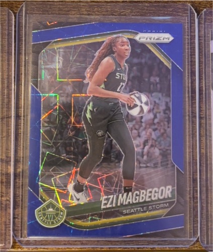 2025 Panini Prizm WNBA #36 Ezi Magbegor Blue Velocity — front