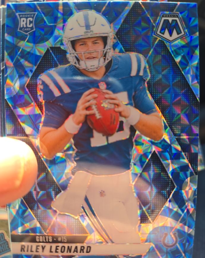 2025 Panini Mosaic #372 Riley Leonard — front