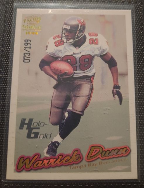 1999 Pacific Paramount #229 Warrick Dunn Holo Gold — front