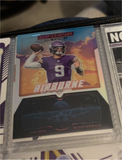 2025 Panini Rookies & Stars #9 J.J. McCarthy Airborne — front
