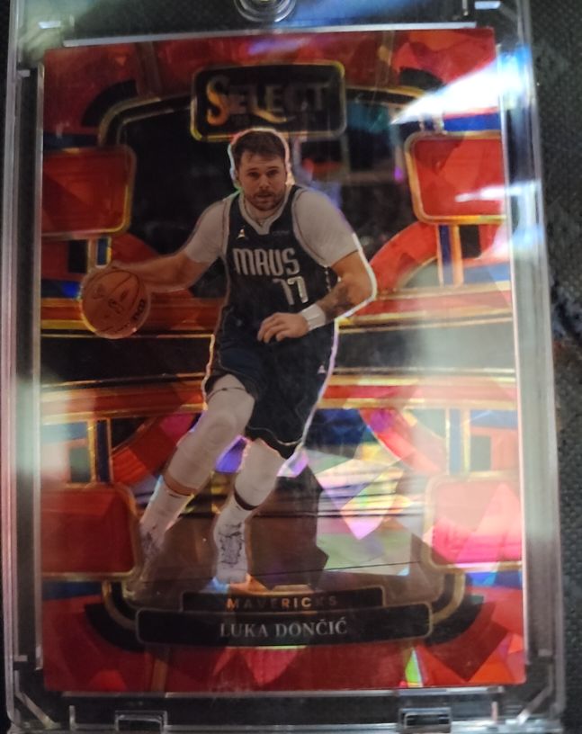 2023-24 Panini Select Concourse #51 Luka Dončić — front