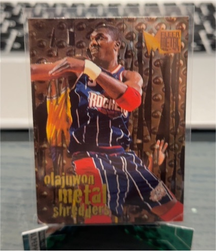1996-97 Fleer Metal Shredders #142 Hakeem Olajuwon — front