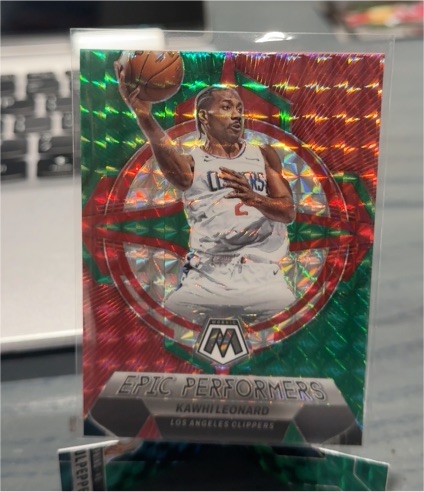 2022-23 Panini Mosaic #18 Kawhi Leonard Epic Performers Green Mosaic Prizm — front